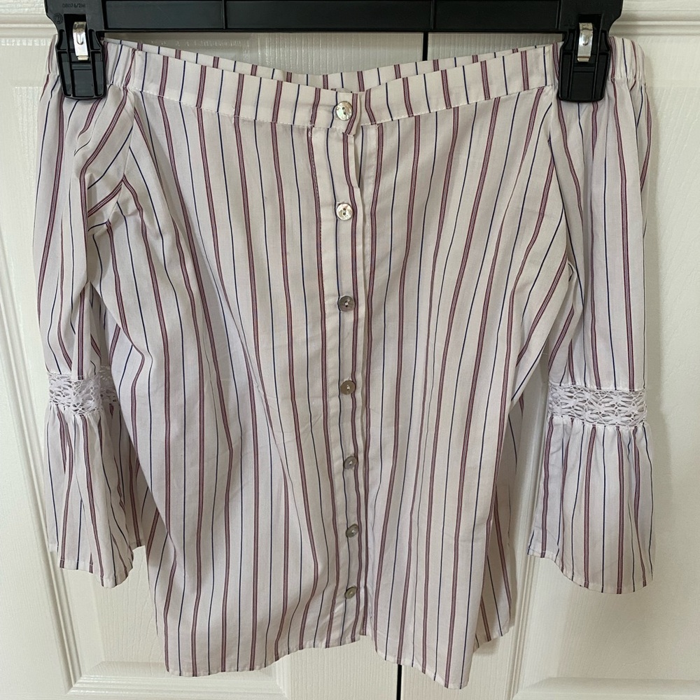 Off the shoulder top from Nordstrom Rack by brand red haute size XS.